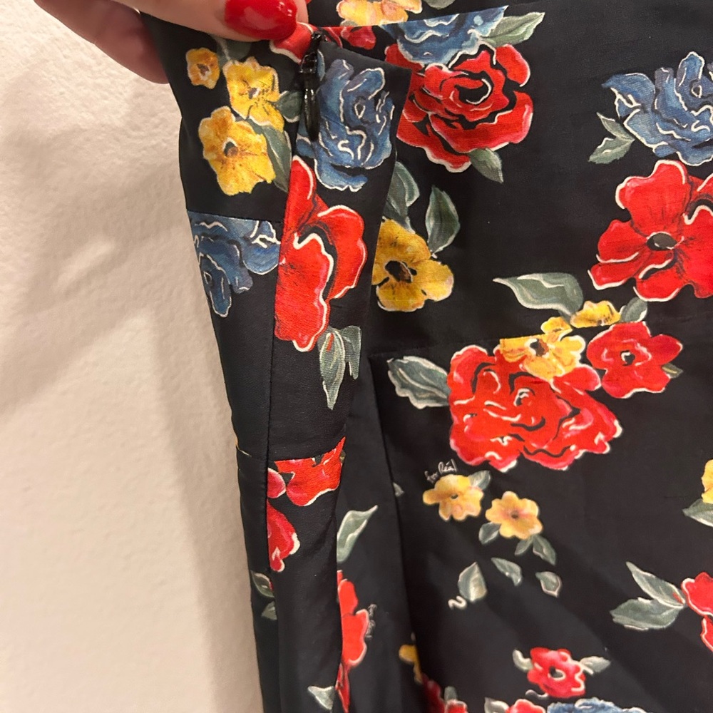 Réalisation Par Silk Mini Dress XS | Black Red Floral Rose Print - Picture 9 of 9